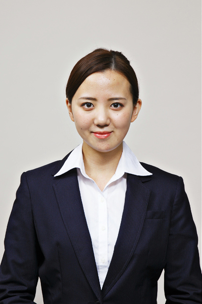 レストランサービス 柳橋杏奈