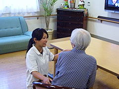 生徒の実習風景写真：介護分野