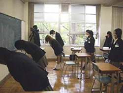 ビジネスマナー（挨拶の練習）の授業