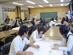 授業でグループワークしている様子